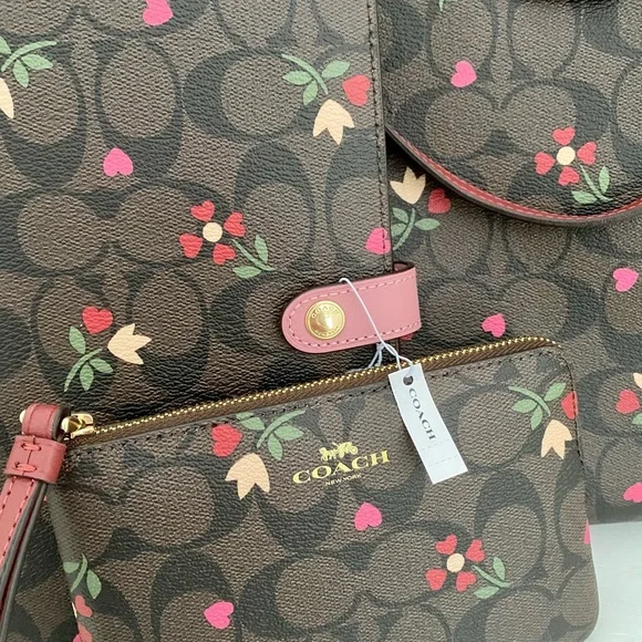 🆕 COACH | Heart City Tote, Notebook & Wristlet - Picture 10 of 16